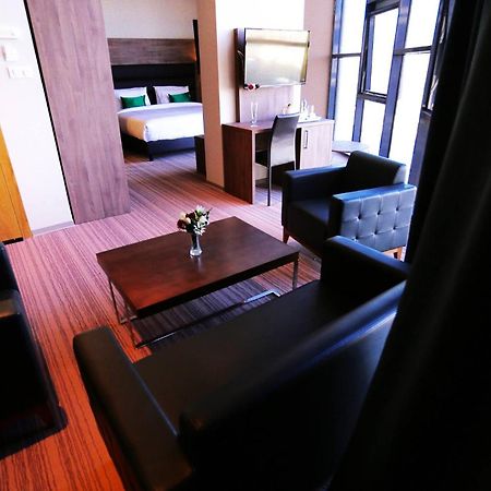 Le Zenith Hotel Oran Bagian luar foto