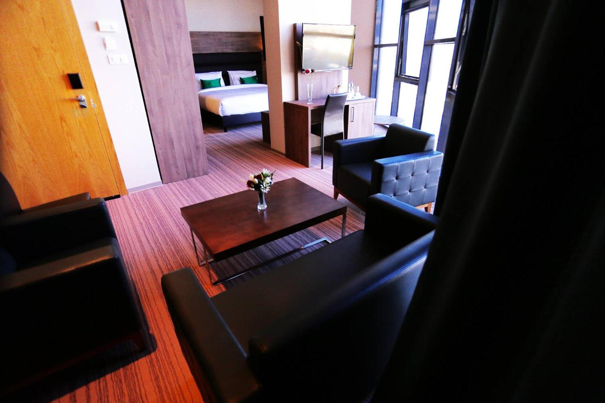 Le Zenith Hotel Oran Bagian luar foto