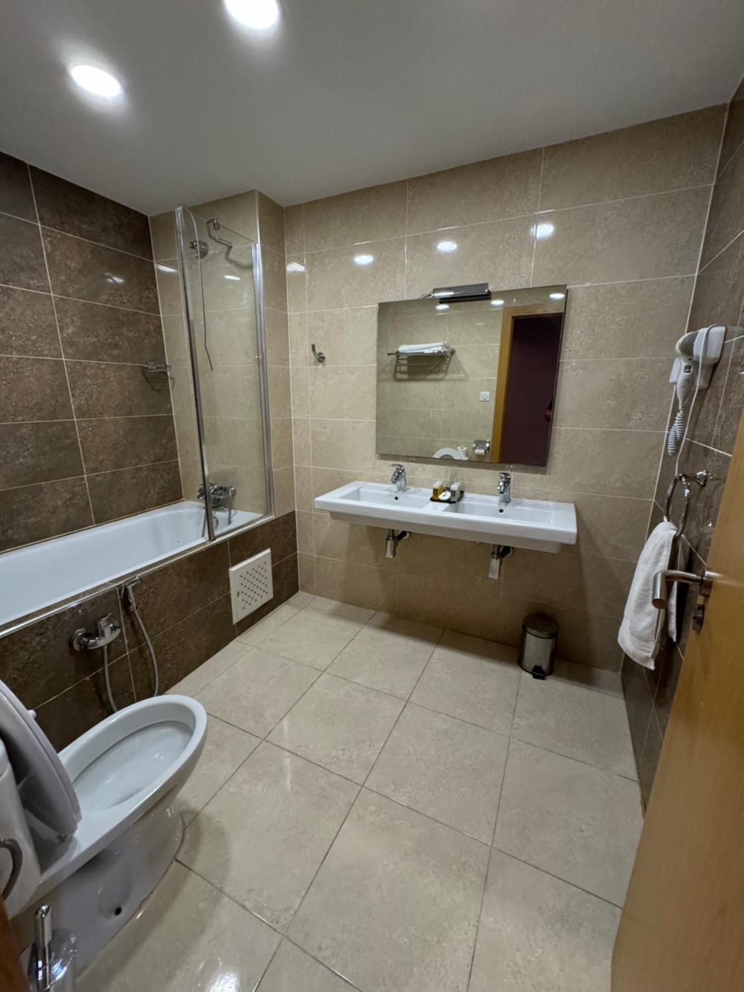 Le Zenith Hotel Oran Bagian luar foto