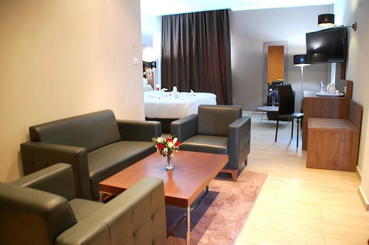 Le Zenith Hotel Oran Bagian luar foto